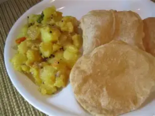 Poori (w) Potato Masala (1pc)